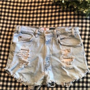 VINTAGE Levi’s Stretch Light Wash Shorts